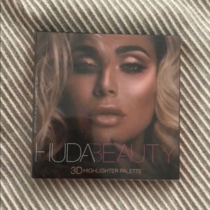 Huda Beauty 3D Highlighter Palette
